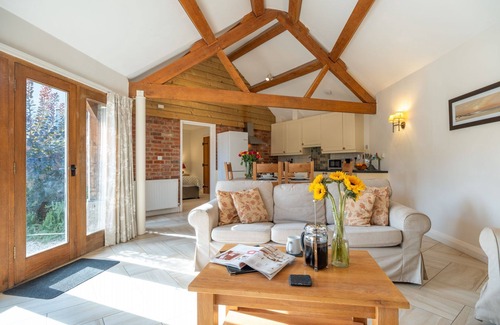Shellingford Cottage | Classic Cotswold Home Near Littleworth - Flower Barn