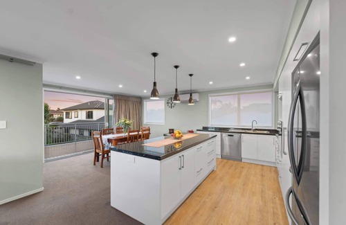 Mount Maunganui House | Classic Escape Convenient Mount location