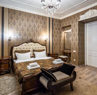 Lviv City Center Apartment | Classic Royal central apartment. Balcony and A/C