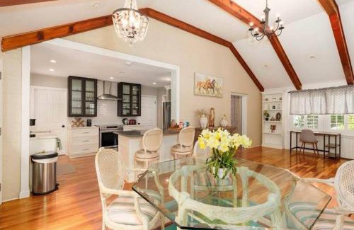 North Decatur House | Classy utopian escape near Emory