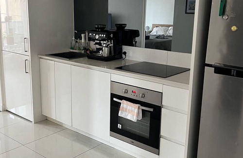 Northcote Apartment | Clean and comfortable apartment in centre of Northcote