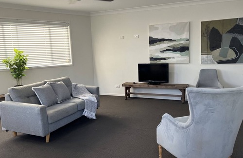 Paddington Apartment | Clean and Cosy close to Suncorp Train Bus Restaurants