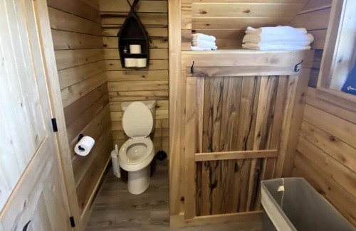 Bakerton Cabin | Clean and Cozy Cabin in the Trees w/ Boat Ramp!
