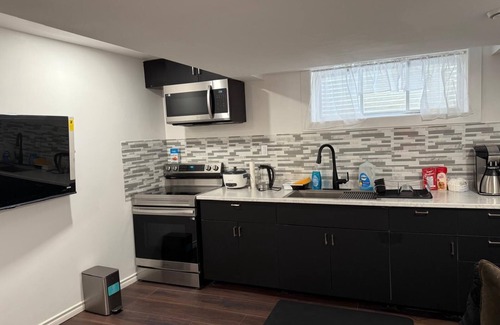 West Edmonton Apartment | Clean Executive Family Haven Short Stay