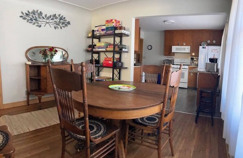 Rochester House | Clean, fun, comfy ranch home near parks, 2.5 mi to Mayo w Pingpong and Playroom