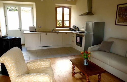 Pleudihen-sur-Rance Cottage | Clear blue autumn days, country and beach walks, cosy fire, medieval villages