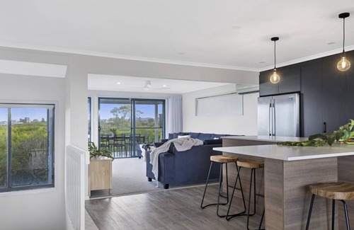The Entrance North House | 'Clear Water at The Entrance' by Accom Holidays