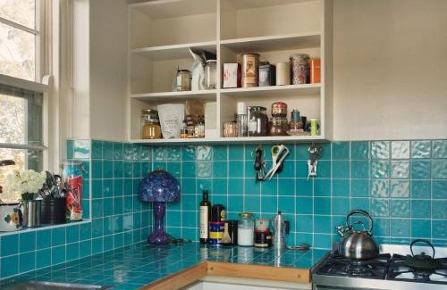 Kew Apartment | Cleopatra Villa Inspired Art Deco Apartment