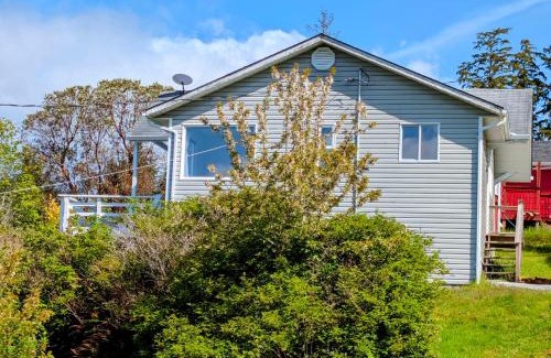 Alert Bay House | Cliff Haven on the Bay