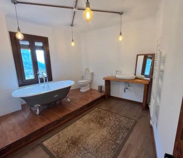 Figols i Alinya House | Climb Catalunya Figols