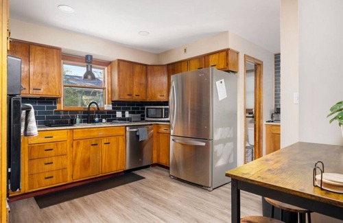 Clintonville House | Clintonville Classic - Entire Home, OSU, Nature