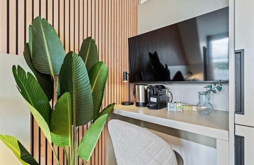 Cessange Apartment | Cloche dOr Gem - Cozy Room with Balcony
