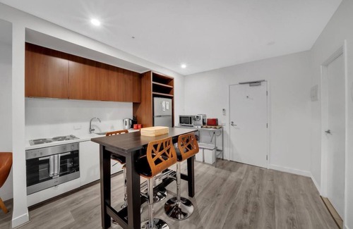 Melbourne Central Business District Apartment | Close to All Derived VRBO MLOS4