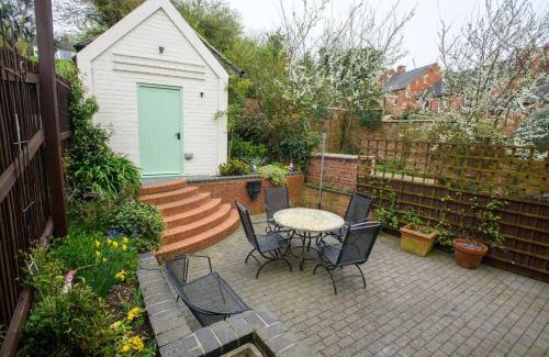 Lincoln House | Close to castle + Parking for 4 Cars