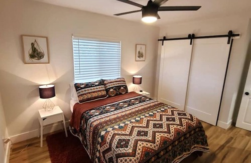 Grant Hill House | Close to Downtown!! Pet Friendly!! Outdoor space!!