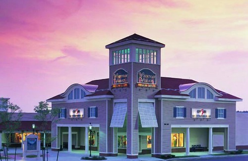 Foxboro House | Close to Gillette Stadium! Unit with FREE Breakfast and FREE Parking!