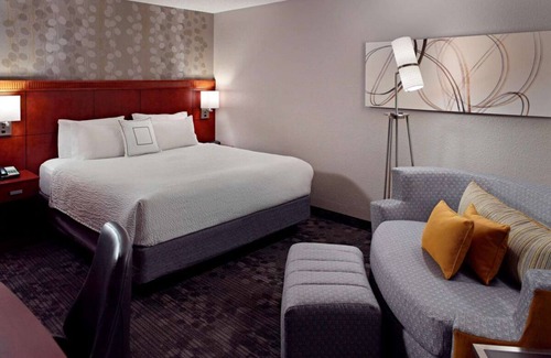 Home Park Hotel | Close to High Museum of Art! Pets Allowed, Swimming Pool, Onsite Parking!