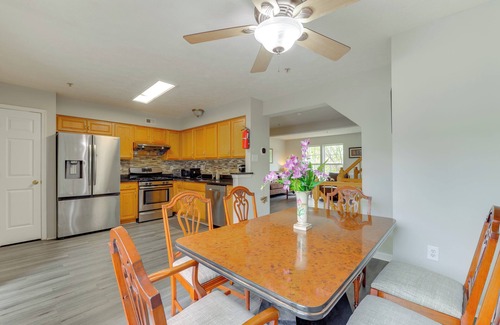 Rossville House | Close to Hospital & White Marsh! Rosedale Townhome