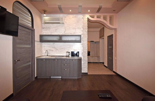 Kentron House | Close to Republic Square,shops,restaurants and cafes