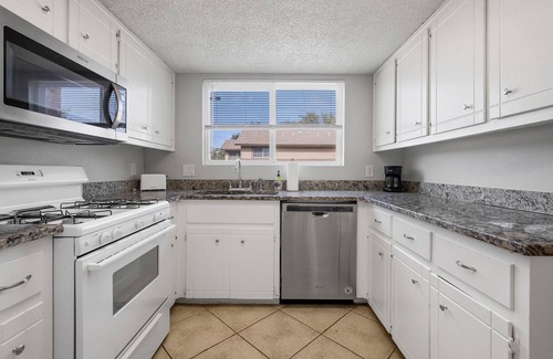 Stoneridge Place House | Close to Zilker Park, Downtown, Mall & more.