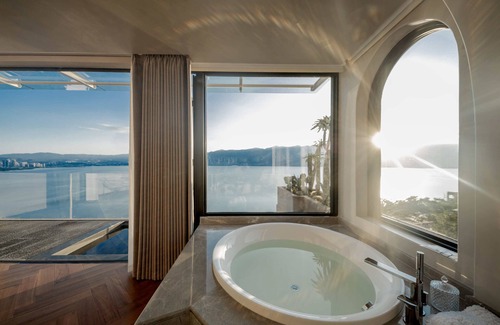 Dali Hotel | Clouds on the Horizon