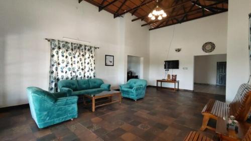 Alur House | Club Eco-Trails