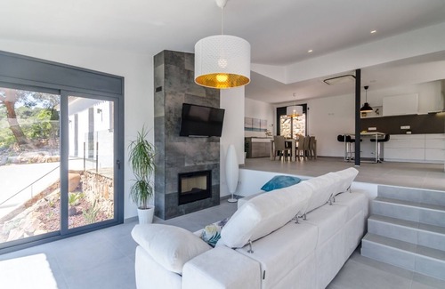 Tossa de Mar Villa | Club Villamar - Experience a serene retreat with stunning Mediterranean views at a private villa .