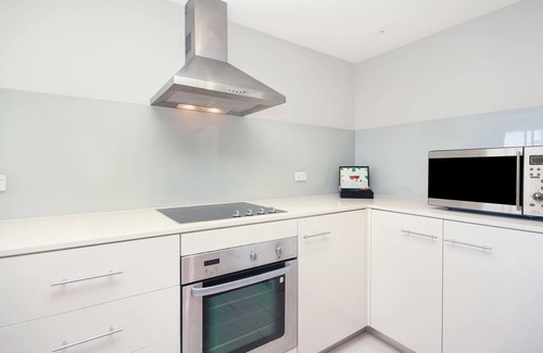 Coolangatta Apartment | Coastal 1-Bed Escape Located in Twin Towns