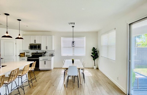 Pecan Creek South House | Coastal contemporary modern home 5mins from Schnepf farms