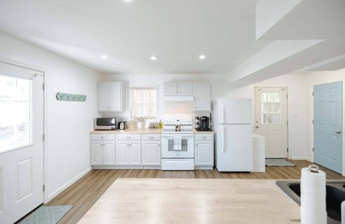 North Carolina Coast Apartment | Coastal Cozy and Close to Beach with Turf Yard!