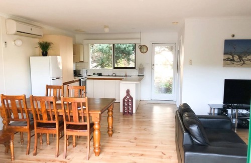 Venus Bay House | Coastal Hideaway – Venus Bay's Coastal Charm (First Estate)