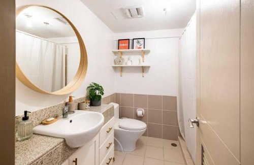 Taguig Apartment | Coastal Inspired 2BR Condo I Fast Wi-Fi I Near BGC