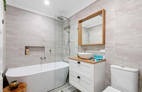 Scarborough Apartment | Coastal Retreat Modern Home in Scarborough