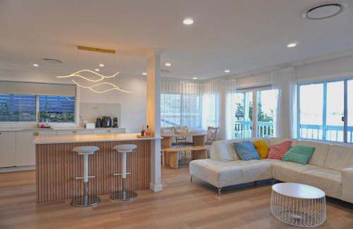 Tascott House | Coastal Retreat with Water Views