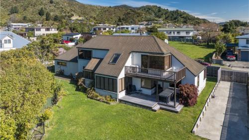 Waikawa Bay House | Coastal Sound - Waikawa Holiday Home