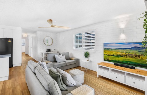 Maroochydore Apartment | Coastal style 3 bedroom unit directly opposite the beach!