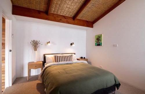 Encounter Bay Ski Chalet | Coastal Tree House- Short Stroll to Beach