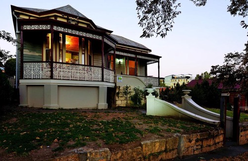 Bendigo House | Cobb&CoHouse-Goldfields ExecutiveStay Ideal for Families &Work Crews