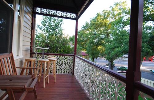 Bendigo House | Cobb&CoHouse-Goldfields ExecutiveStay Ideal for Families &Work Crews