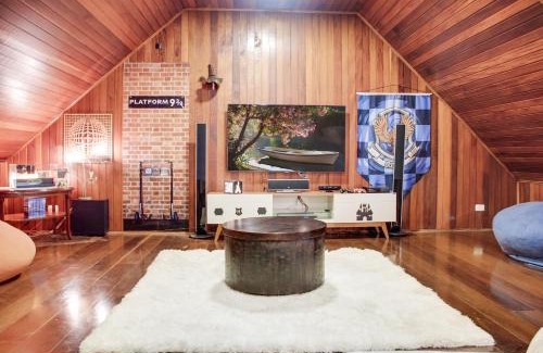 Campos do Jordao Apartment | Cobertura Capivari 4 Quartos Lareira Harry Potter