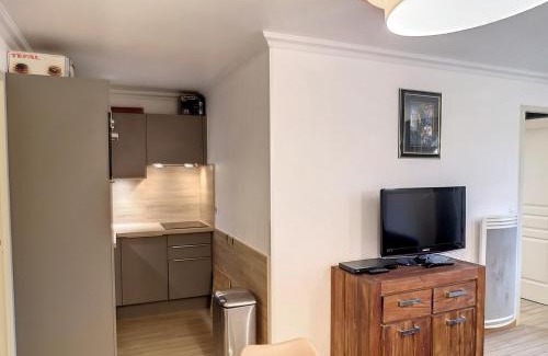 Les Bruyeres Apartment | Cocon de 40m² pour 5 personnes avec 2 chambres à Les Menuires, accès direct aux pistes et balcon sud - FR-1-178-379