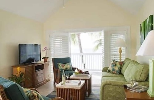 Old Town Resort | Coconut Beach | Hot Tub | Lux Resort | Pool | Concierge