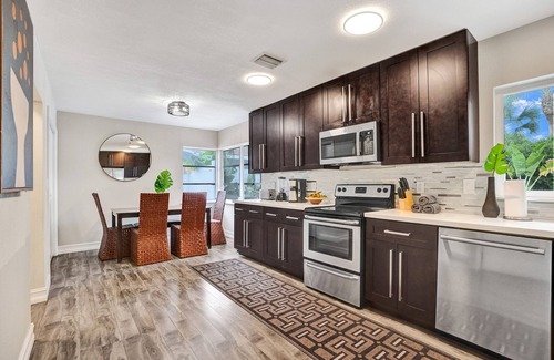 Imperial Point House | Coconut Clubhouse Heated Pool-Hot tub-Ping Pong