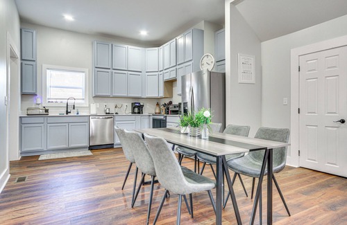 Greensboro House | College Hub 1 Mi to Dtwn: Greensboro Group Escape