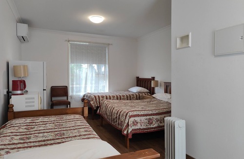 South Geelong Hotel | Colonial Lodge Motel Geelong
