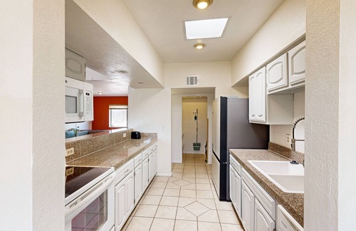 Sierra Vista House | Colorful dog-friendly home with large fenced yard and firepit