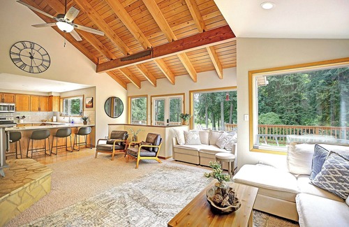 Camano Island House | Come and enjoy our Cozy Coastal Cabin