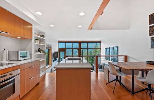 Whistler Creekside House | Come find yourself in the Whistler 'Treehouse'