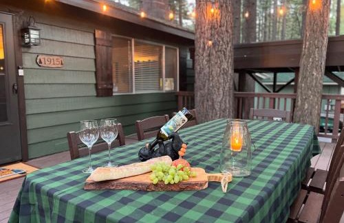 Pioneer Trail House | Come Snuggle Up at Cozy Bear Cabin