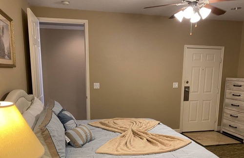 Seven Coves Condo | Come stay at the Lake and watch the Gorgeous sunset